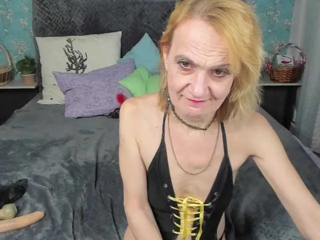 Live sex webcam photo for SqurtyLally69 #273124989