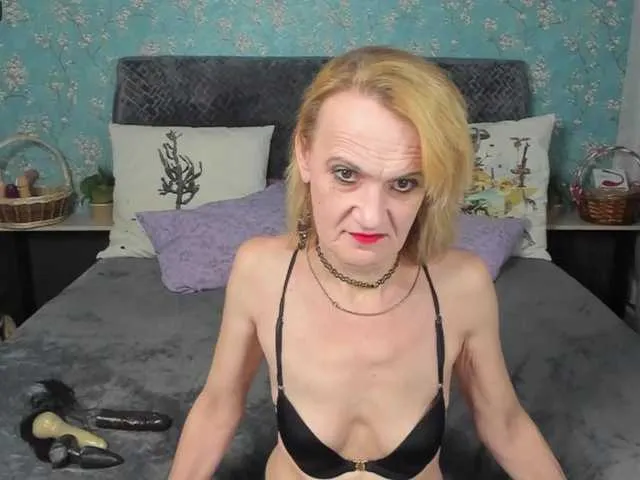 Live sex webcam photo for SqurtyLally69 #273194517