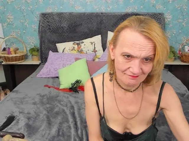 Live sex webcam photo for SqurtyLally69 #273251941
