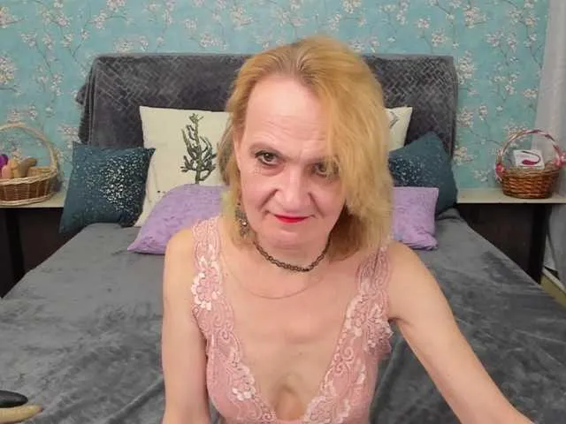 Live sex webcam photo for SqurtyLally69 #273401193