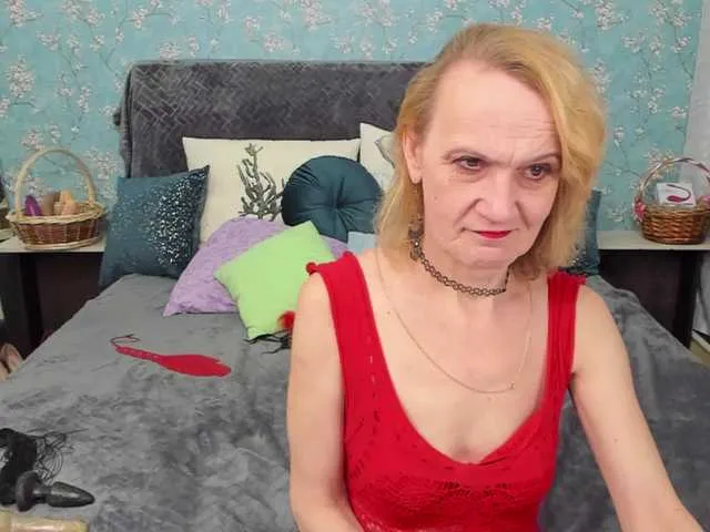Live sex webcam photo for SqurtyLally69 #273419813