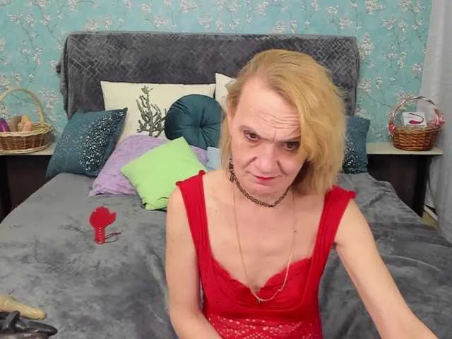 Live sex webcam photo for SqurtyLally69 #273424447