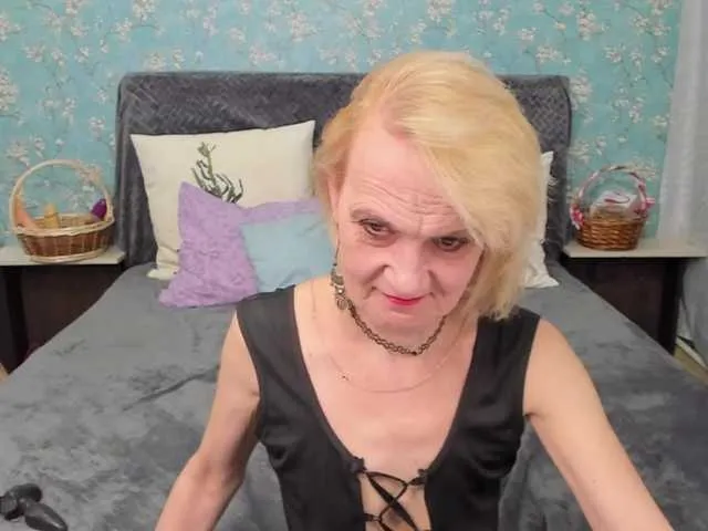 Live sex webcam photo for SqurtyLally69 #273495989