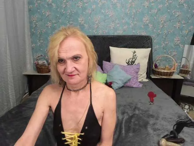 Live sex webcam photo for SqurtyLally69 #273567537
