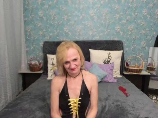 Live sex webcam photo for SqurtyLally69 #273569278