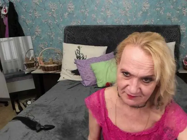 Live sex webcam photo for SqurtyLally69 #273643225