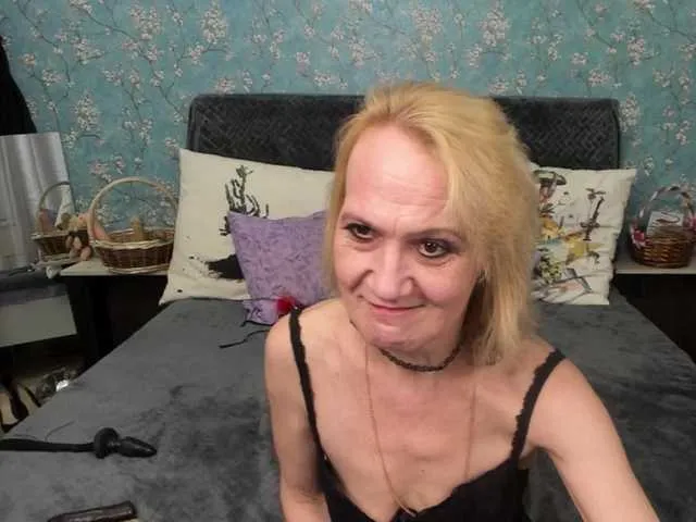 Live sex webcam photo for SqurtyLally69 #273666788