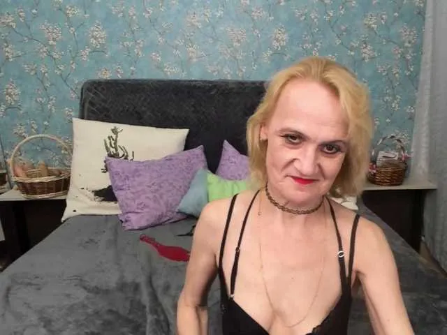 Live sex webcam photo for SqurtyLally69 #273701937