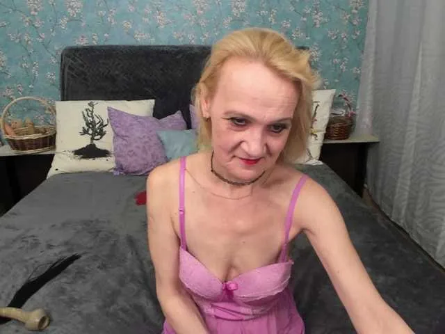 Live sex webcam photo for SqurtyLally69 #273723576