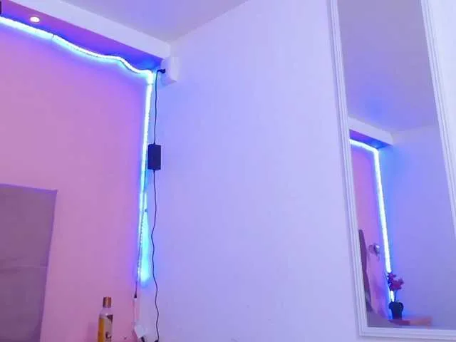 Live sex webcam photo for Staccy-21 #273015527