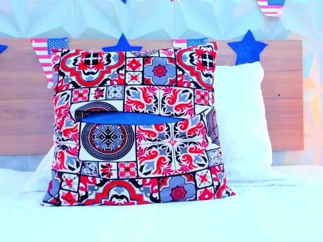 Live sex webcam photo for StaceyWhite #291395376