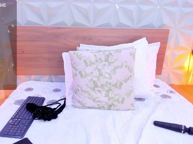 Live sex webcam photo for StaceyWhite #291579641