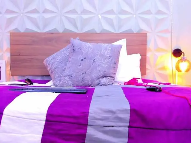 Live sex webcam photo for StaceyWhite #291755190