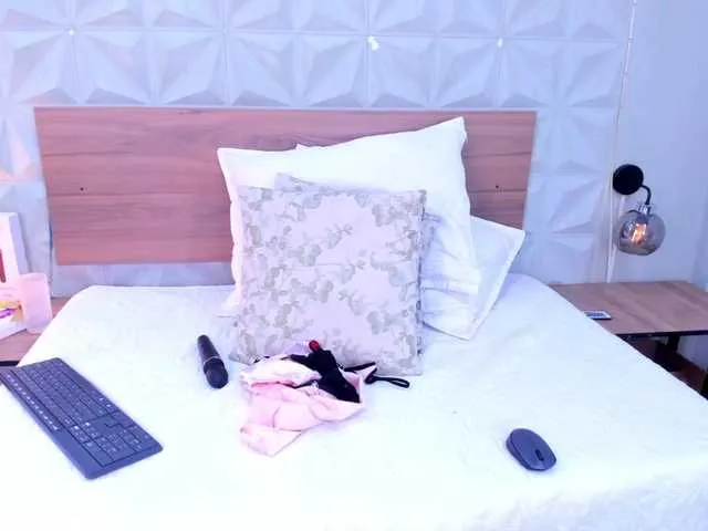 Live sex webcam photo for StaceyWhite #292030024