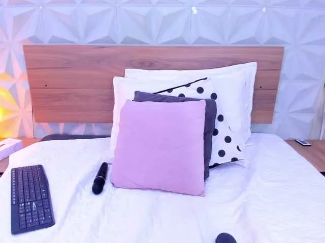 Live sex webcam photo for StaceyWhite #292209986