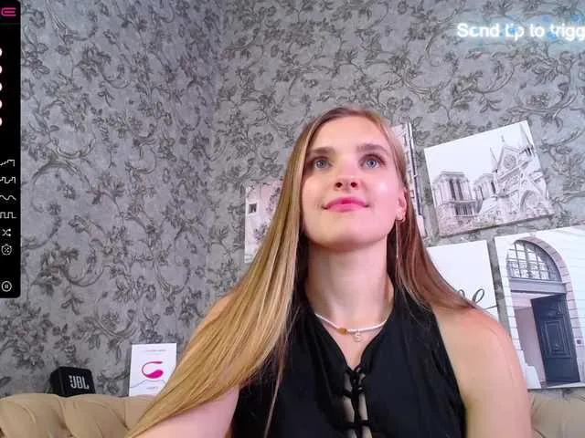 Live sex webcam photo for StacyCruuz #275615576