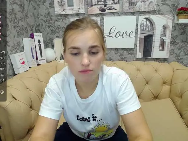 Live sex webcam photo for StacyCruuz #276398147