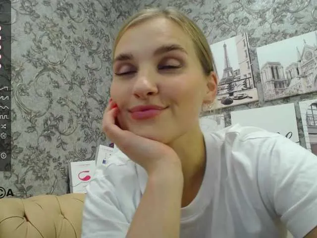Live sex webcam photo for StacyCruuz #276434621