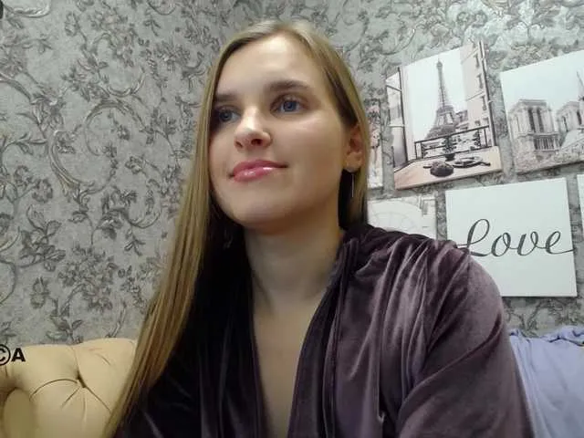 Live sex webcam photo for StacyCruuz #276670299