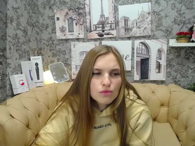 Live sex webcam photo for StacyCruuz #276752186