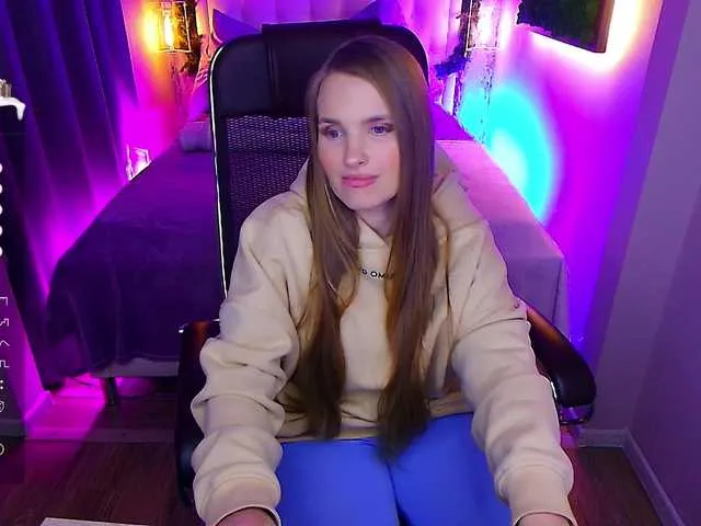 Live sex webcam photo for StacyCruuz #276988229