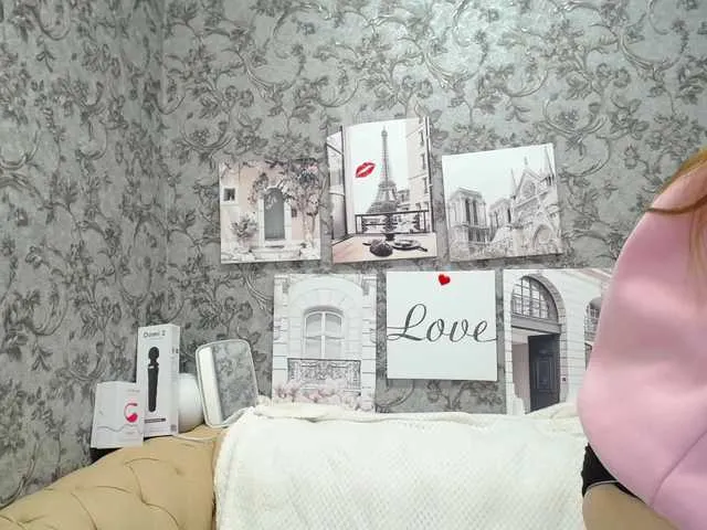 Live sex webcam photo for StacyCruuz #277438141