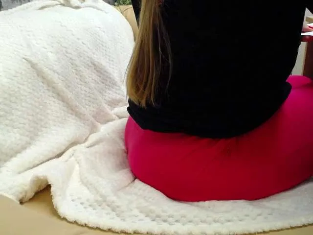 Live sex webcam photo for StacyCruuz #277483498