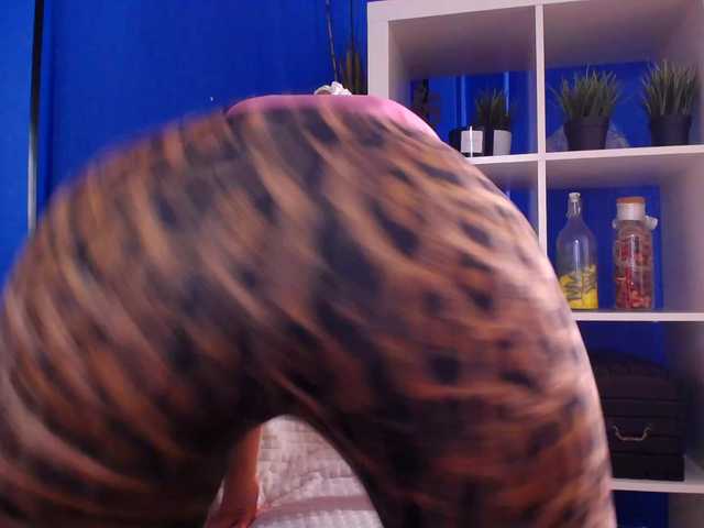 Live sex webcam photo for StacyCruuz #290302154