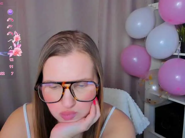 Live sex webcam photo for StacyCruuz #290678363