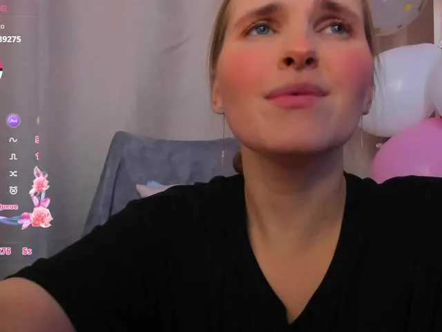Live sex webcam photo for StacyCruuz #290740057