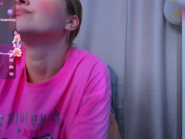 Live sex webcam photo for StacyCruuz #291099828
