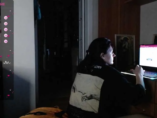 Live sex webcam photo for StacyDavise #276900367