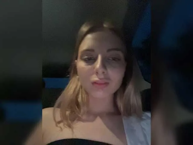 Live sex webcam photo for Stacyxxx1 #273981032