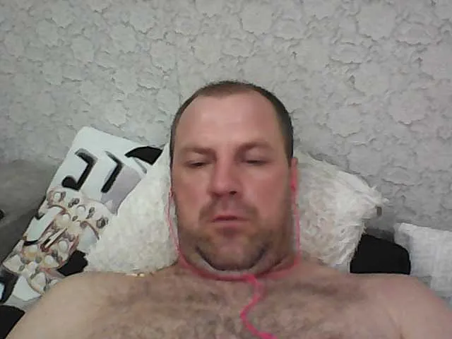 Live sex webcam photo for Stalker852011 #275943367