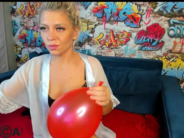 Live sex webcam photo for Stasy-Traiin #292274408