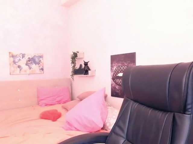 Live sex webcam photo for StasyBright #271703438