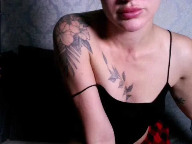 Live sex webcam photo for StasyaQueen #291379284