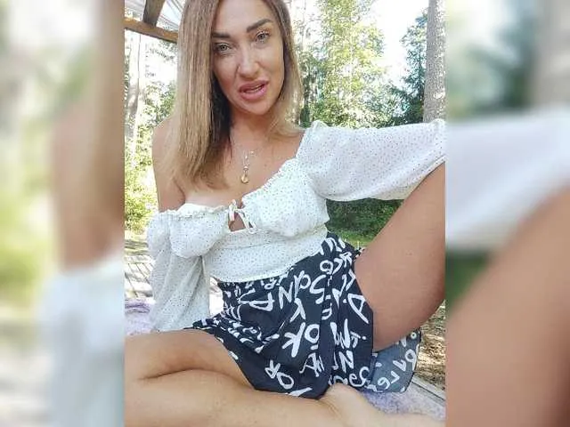 Live sex webcam photo for Stella888 #274327187