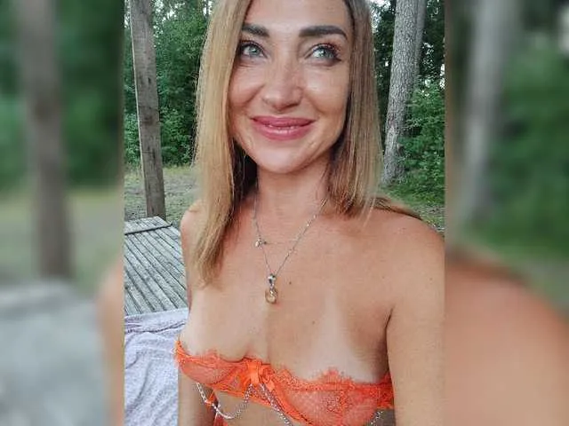 Live sex webcam photo for Stella888 #274354952