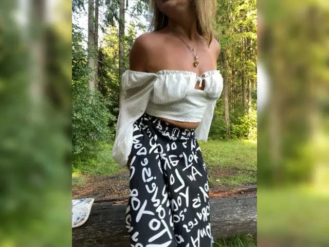 Live sex webcam photo for Stella888 #275596637
