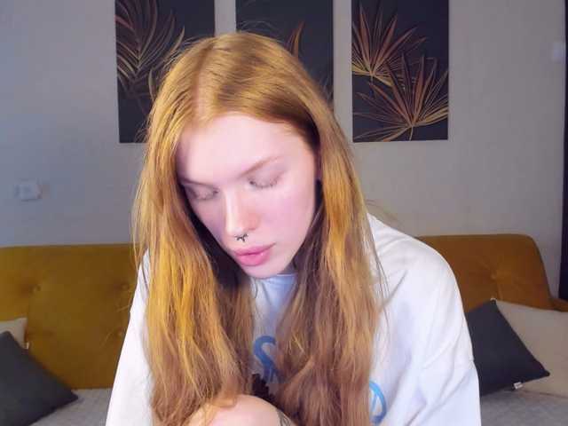 Live sex webcam photo for StellaBrown #275761432