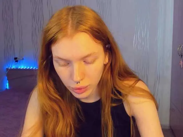 Live sex webcam photo for StellaBrown #275902904