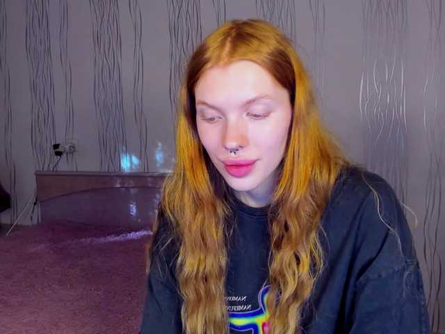 Live sex webcam photo for StellaBrown #276375679