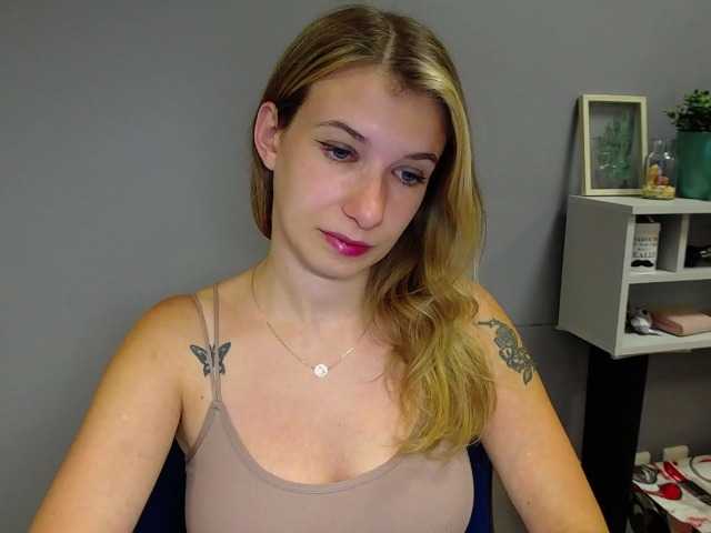 Live sex webcam photo for StellaWILD #274069640