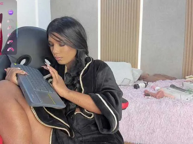 Live sex webcam photo for StephanySummer #292648248
