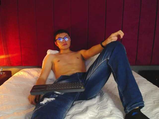 Live sex webcam photo for Stev-Jocks #277574158