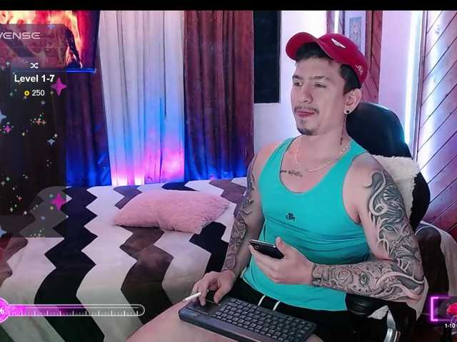 Live sex webcam photo for Steven-tyler #277345144