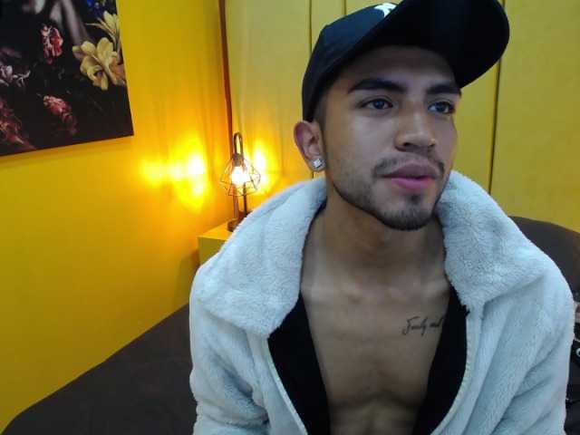 Live sex webcam photo for Stiphen-Herrera #276433864