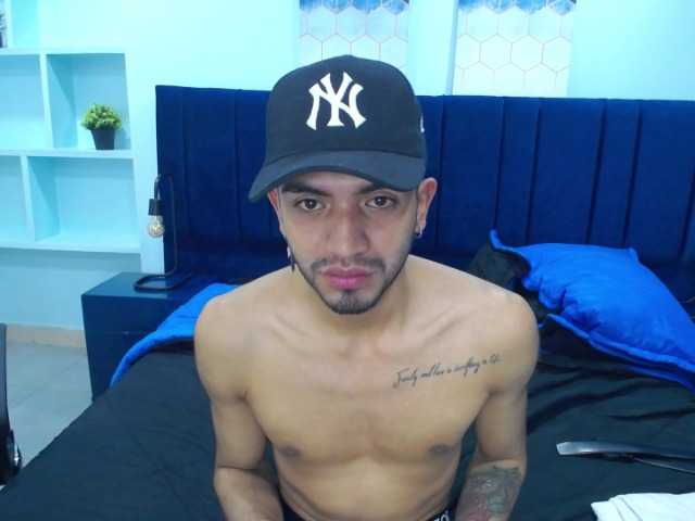 Live sex webcam photo for Stiphen-Herrera #276458724