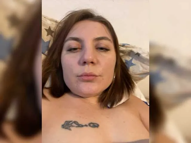 Live sex webcam photo for Strawberry-1 #277077632